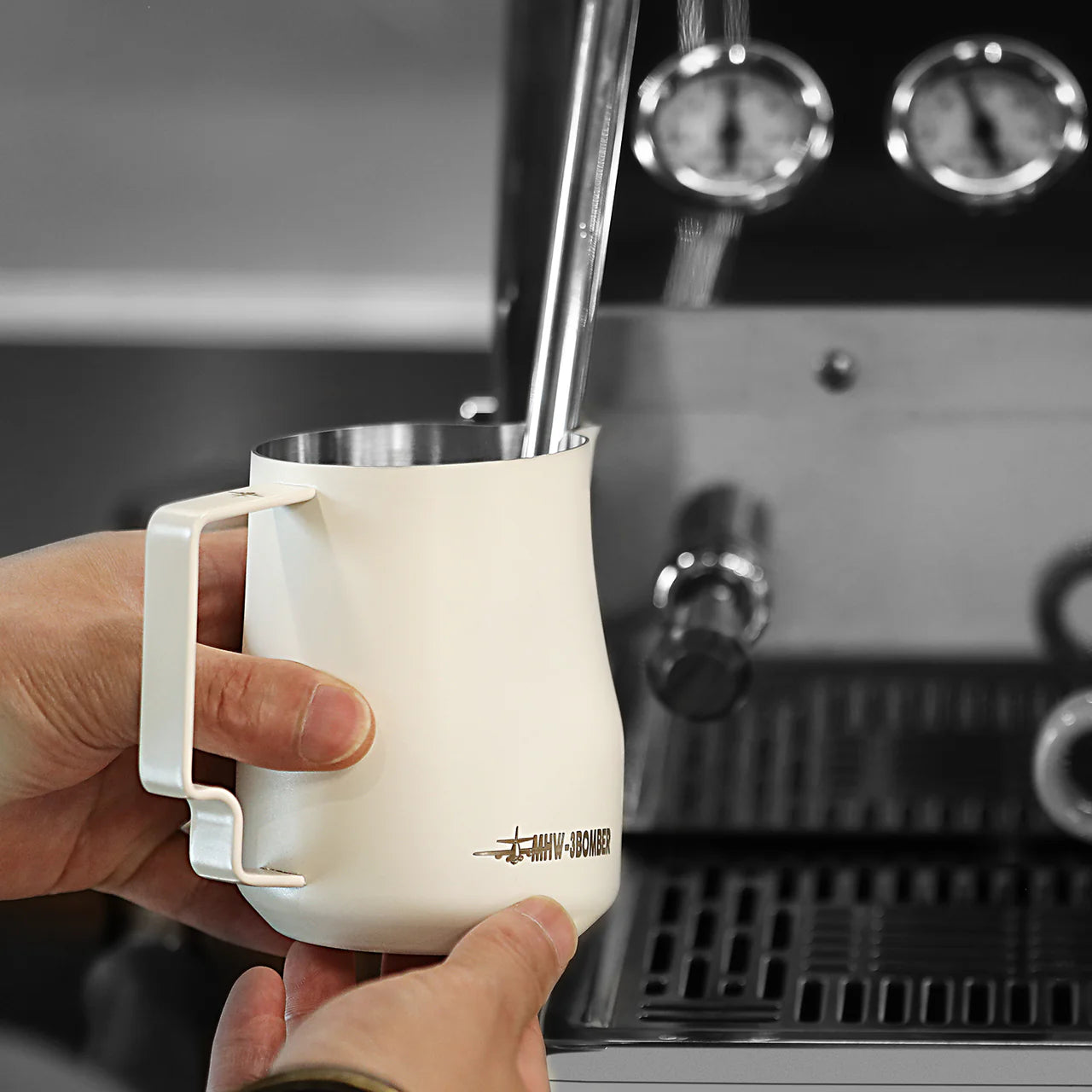 Turbo milk pitcher